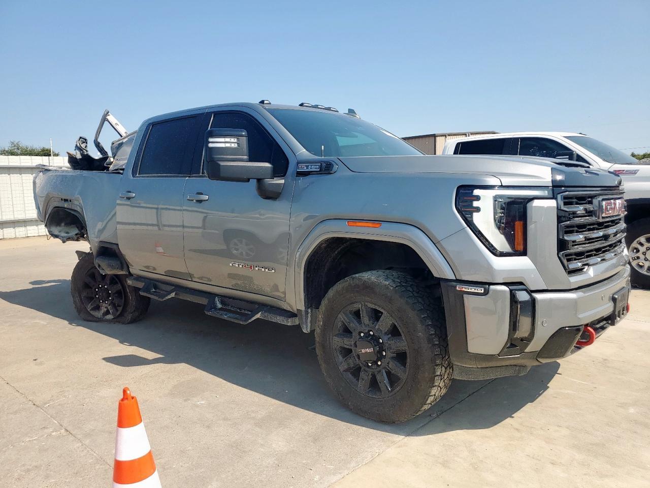 2024 GMC Sierra K2500 At4 - Image 4
