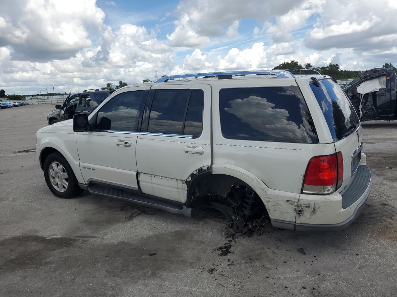 2004 Lincoln Aviator - Image 2