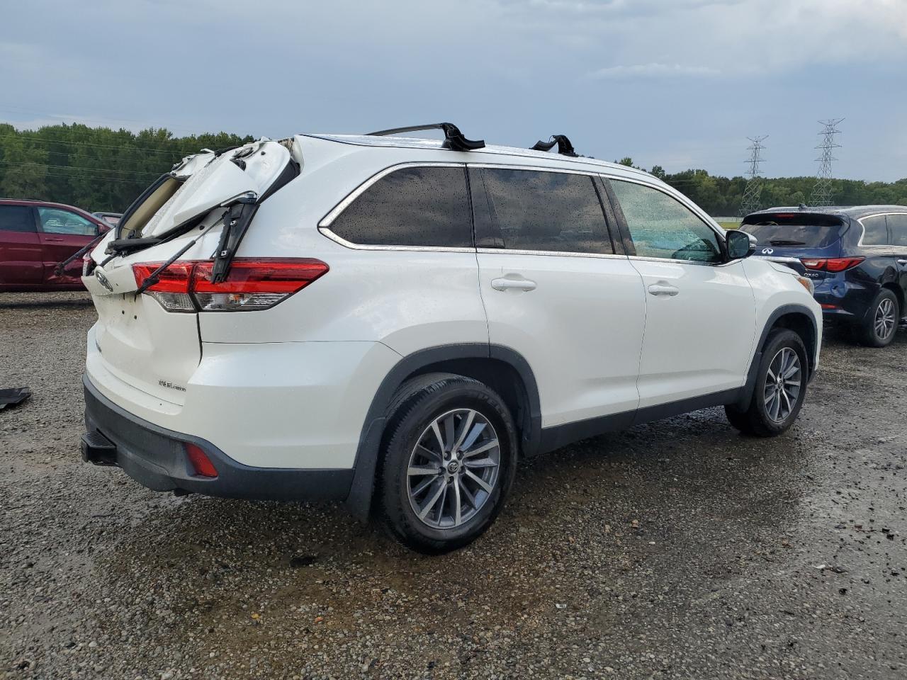 2019 Toyota Highlander Se - Фото 3