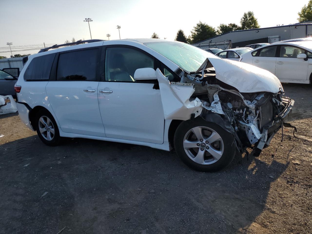 2019 Toyota Sienna Le - Фото 4