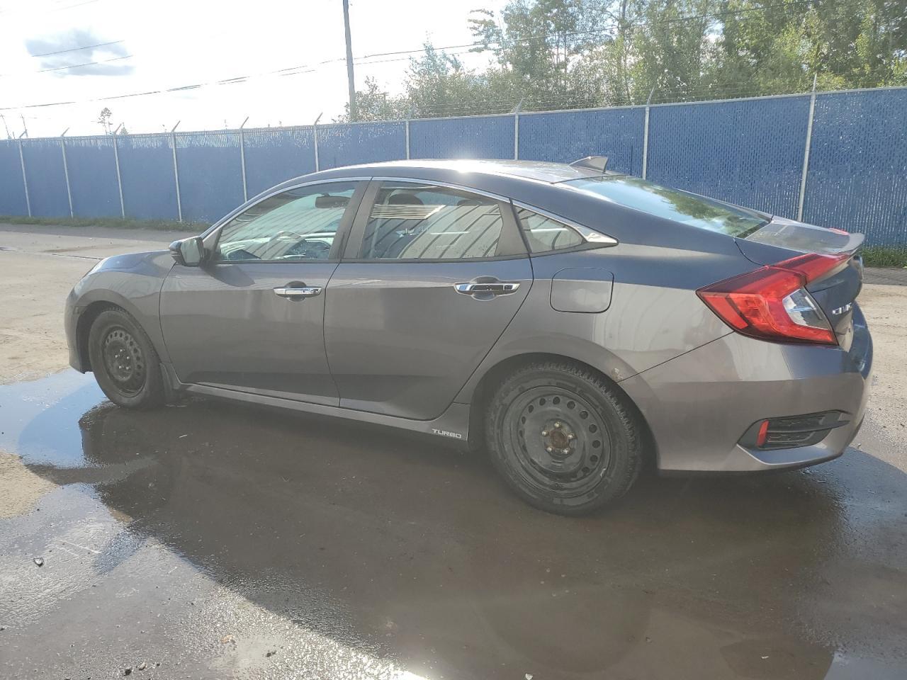 2016 Honda Civic Touring - Фото 2