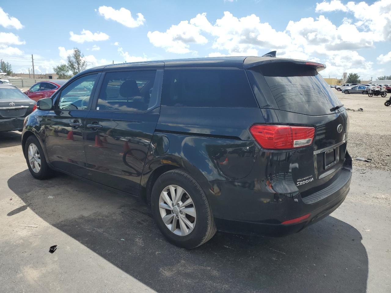 2017 Kia Sedona Lx - Фото 2