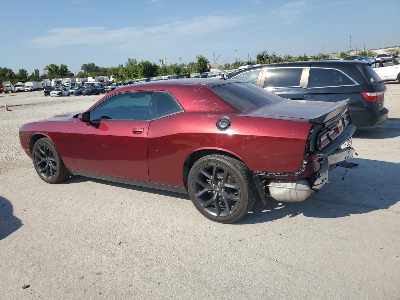 2021 Dodge Challenger Sxt - Фото 2