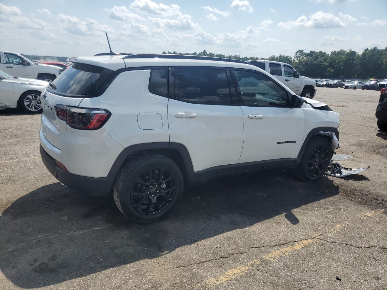 2025 Jeep Compass Latitude - Фото 3