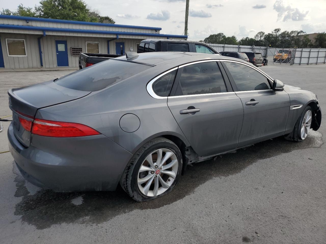 2017 Jaguar Xf Premium - Фото 3