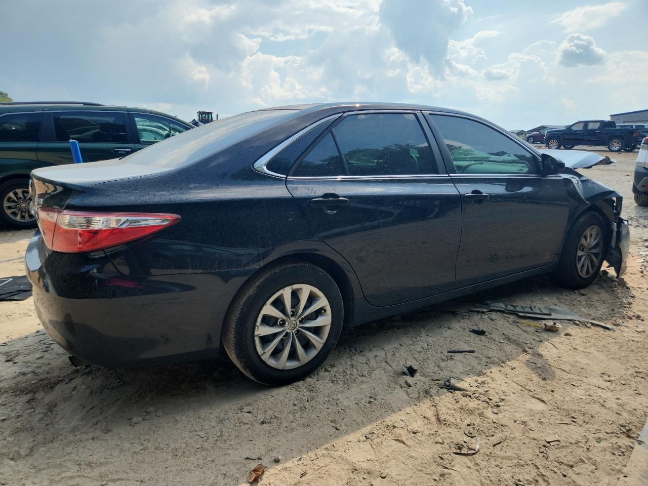 2017 Toyota Camry Le - Фото 3