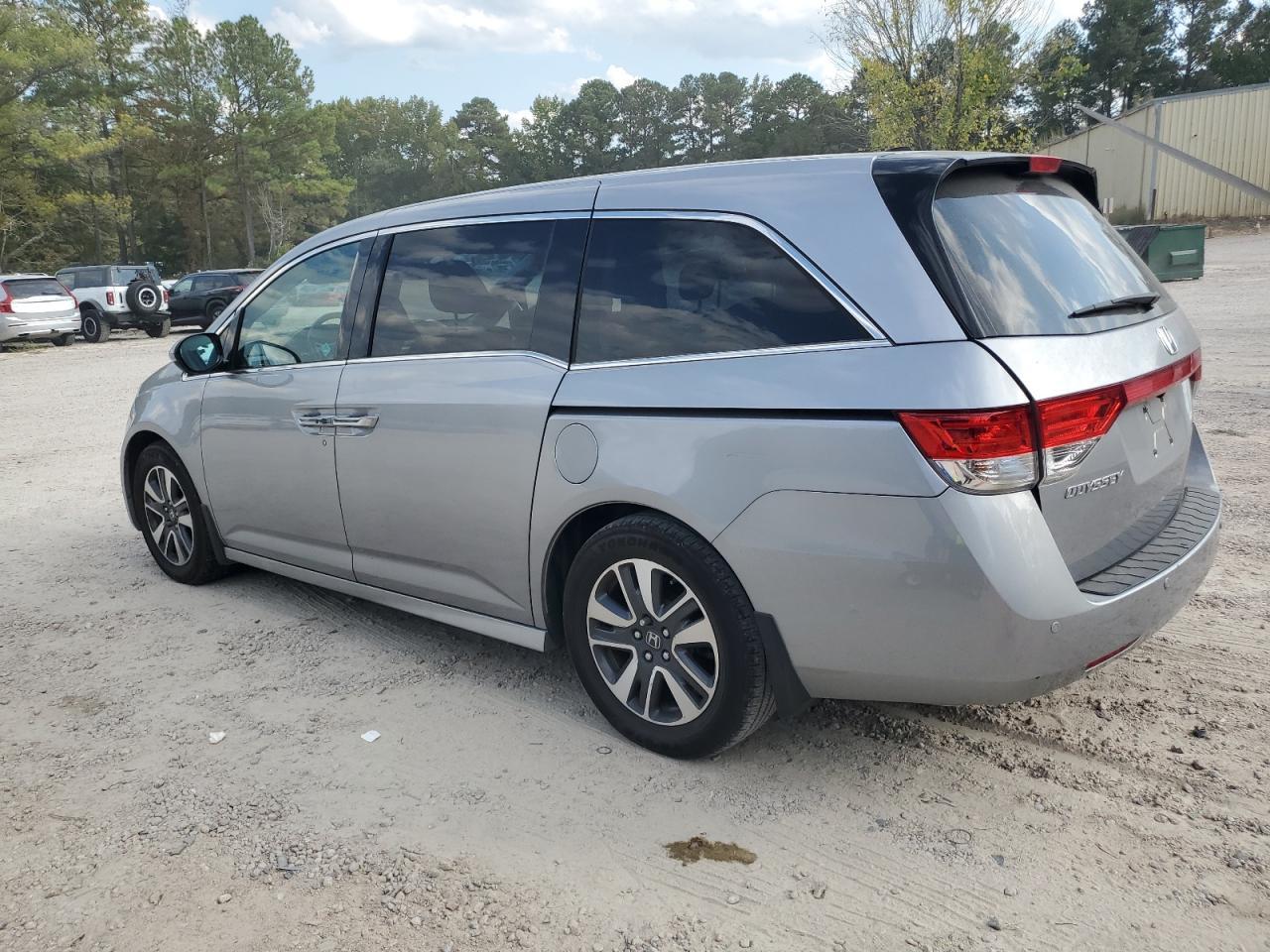 2016 Honda Odyssey Touring - Фото 2