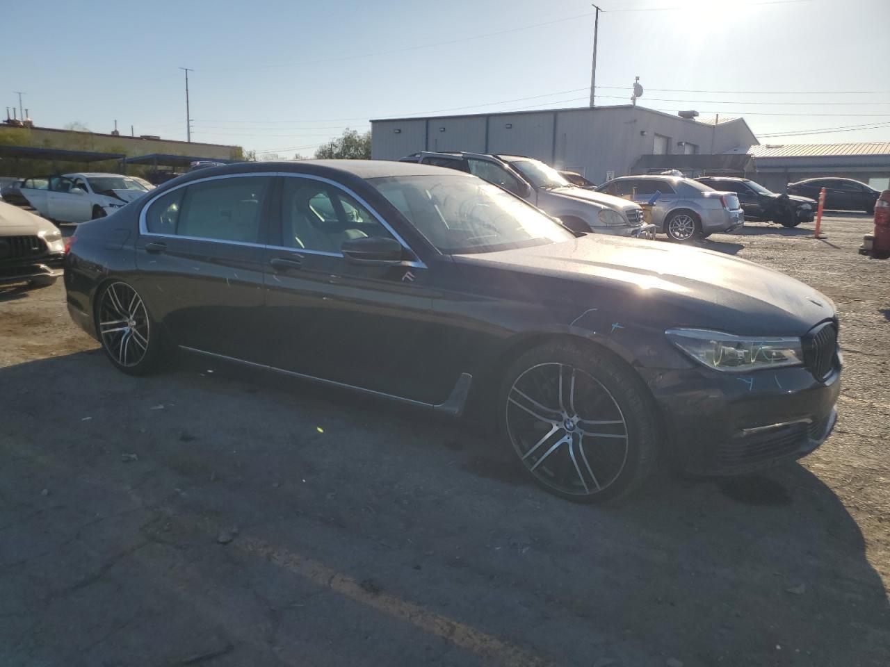 2016 BMW 750 Xi - Фото 4