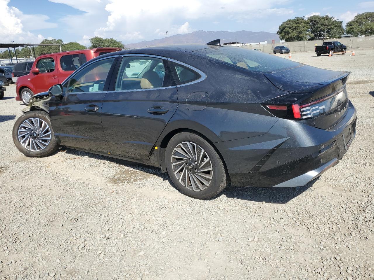2024 Hyundai Sonata Hybrid - Image 2