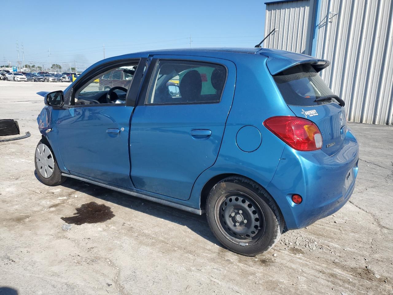 2015 Mitsubishi Mirage De - Image 2