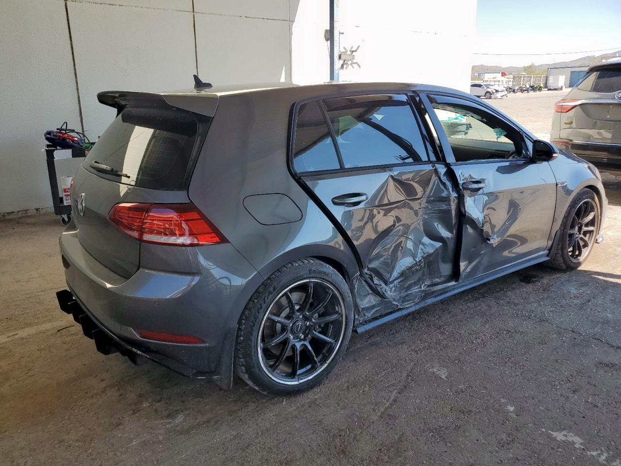 2018 Volkswagen Golf R - Image 3