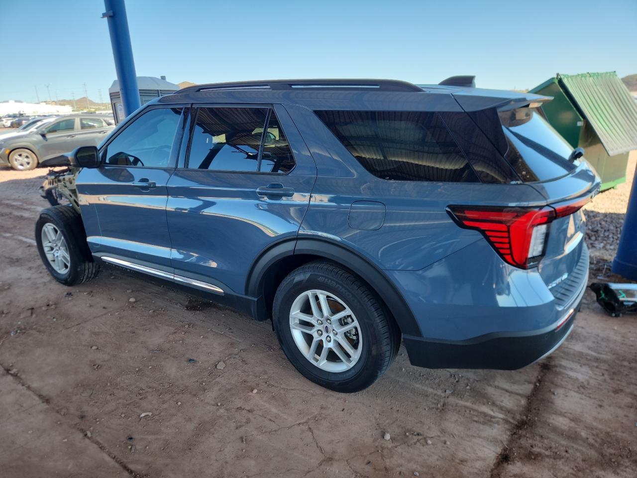 2025 Ford Explorer Active - Image 2