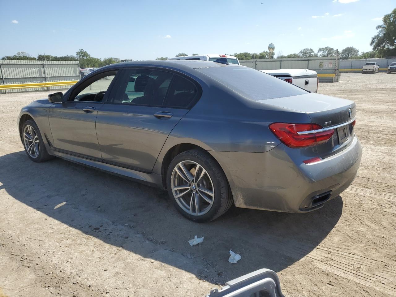 2017 BMW 750 Xi - Фото 2