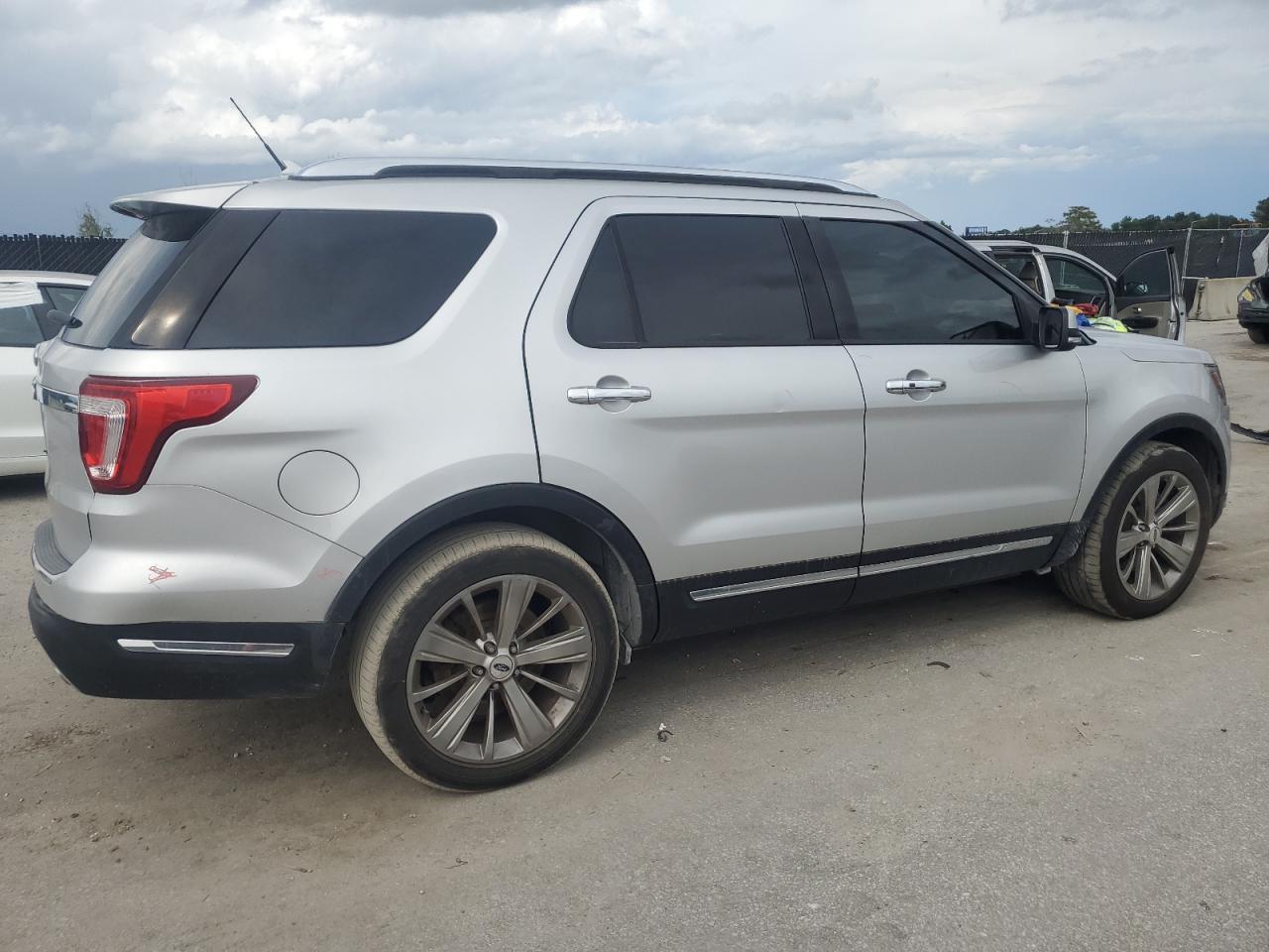 2018 Ford Explorer Limited - Image 3