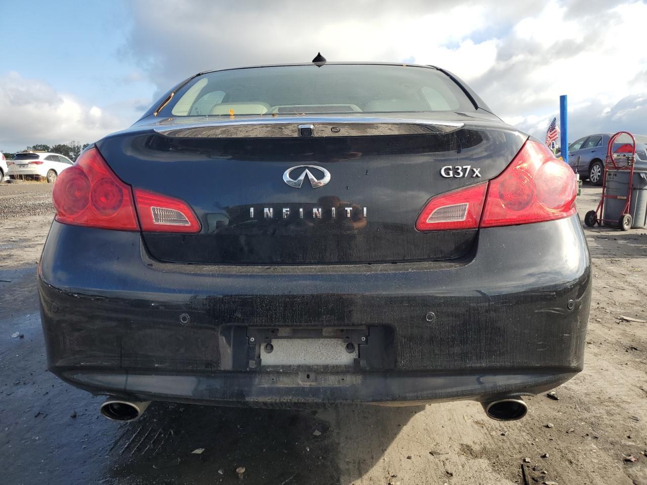 2011 Infiniti G37 - Image 6