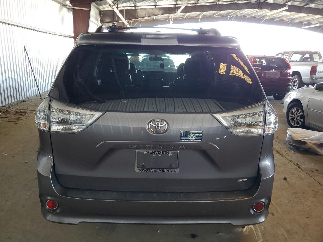 2014 Toyota Sienna Sport - Фото 6