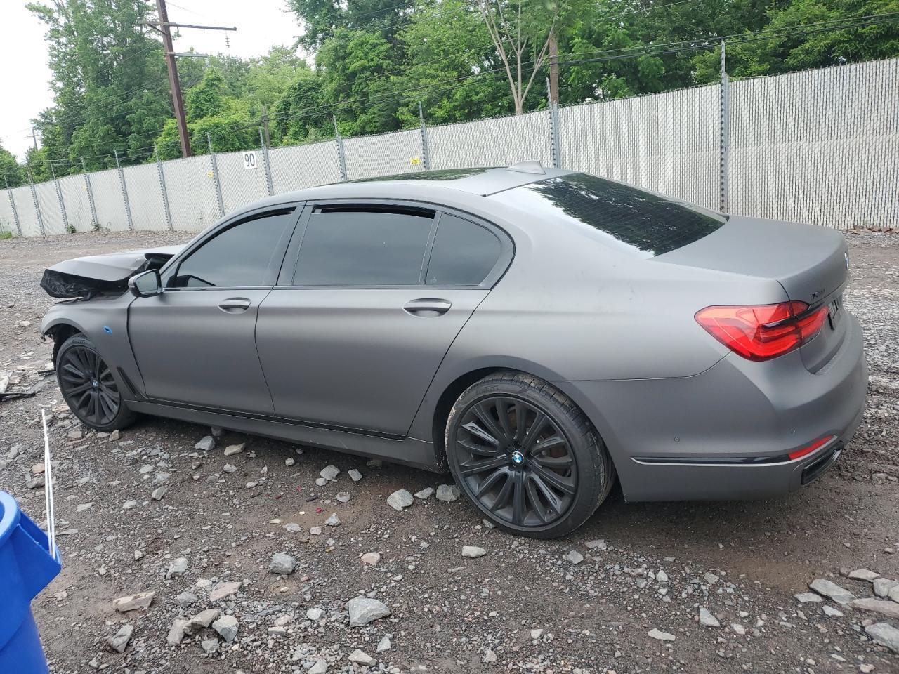 2016 BMW 750 Xi - Image 2