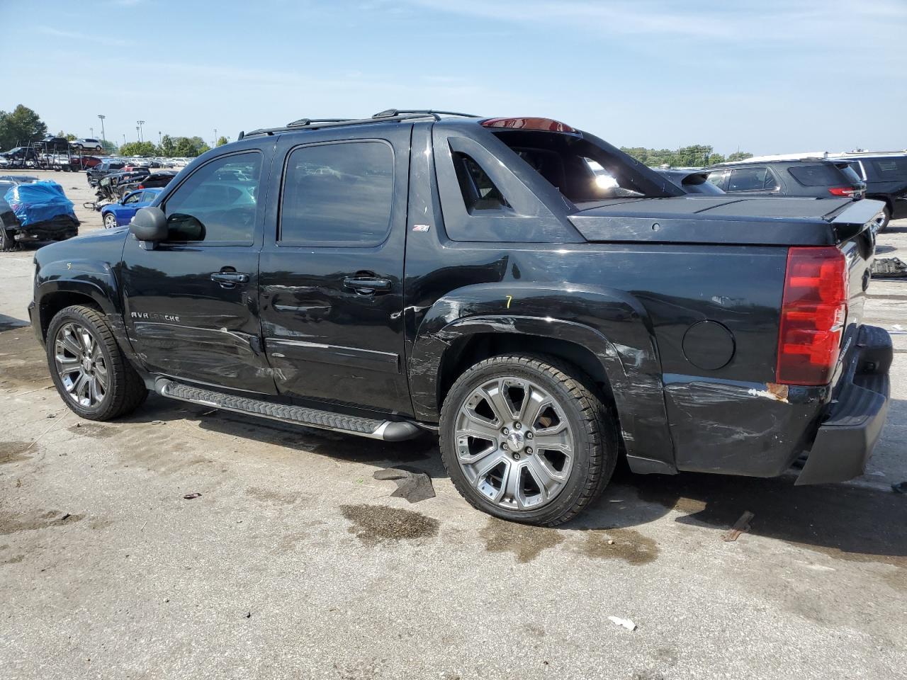 2011 Chevrolet Avalanche Lt - Фото 2
