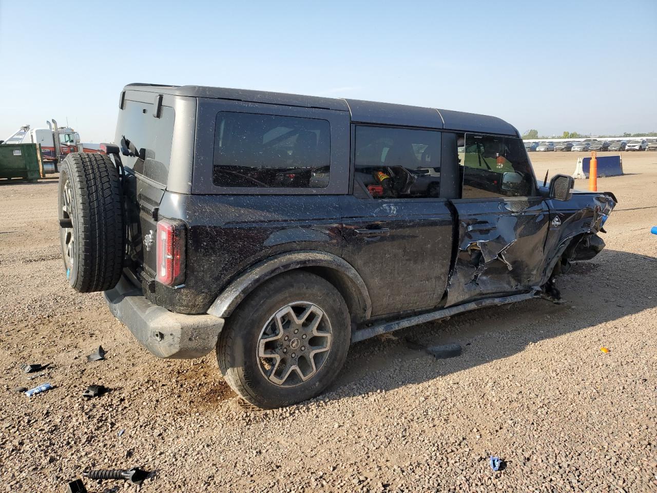 2024 Ford Bronco Outer Banks - Image 3