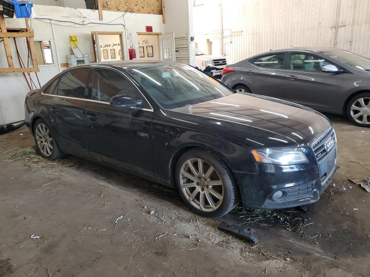 2010 Audi A4 Premium Plus - Фото 4
