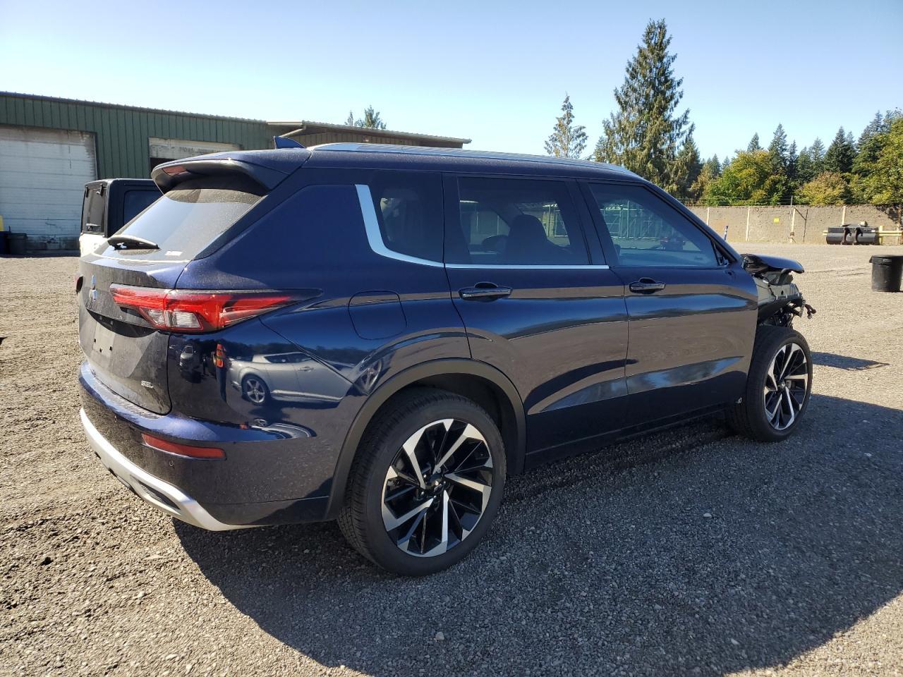 2024 Mitsubishi Outlander Sel - Image 3