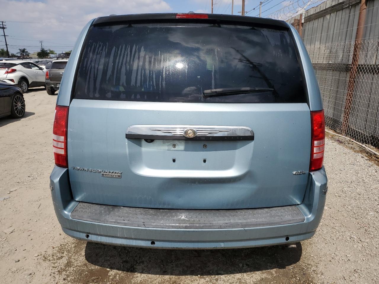 2008 Chrysler Town & Country Limited - Image 6