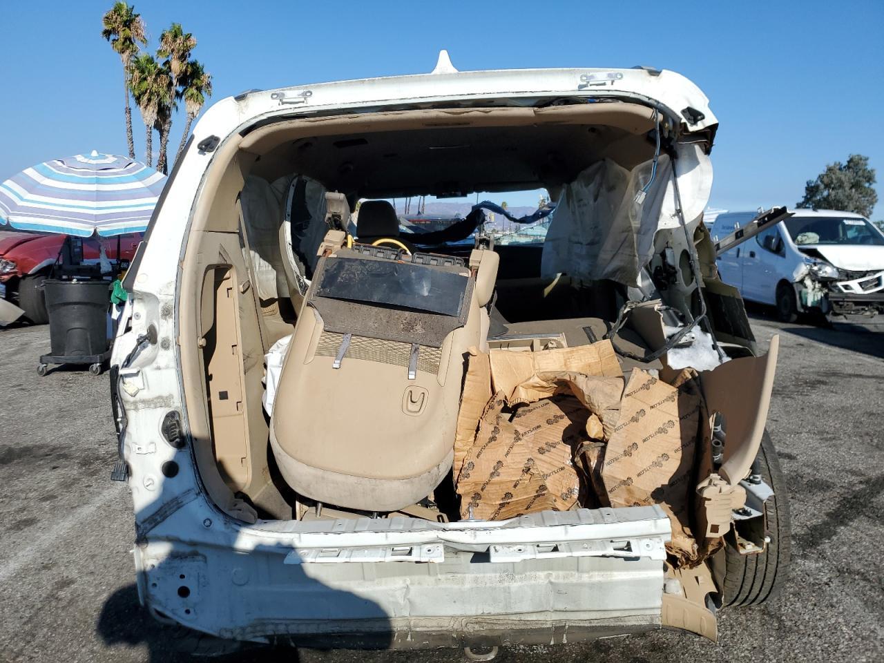 2016 Kia Sedona Lx - Image 6