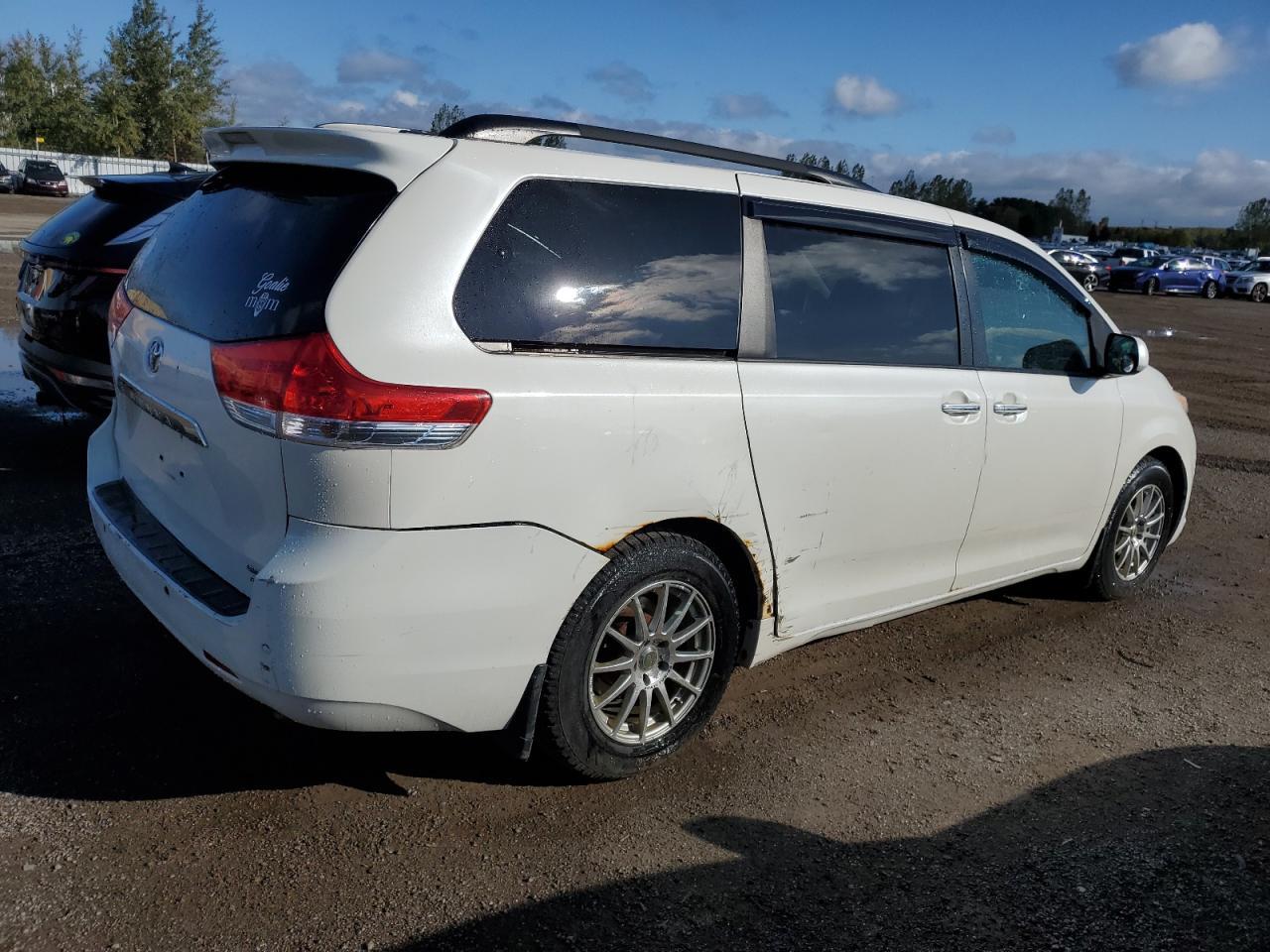 2011 Toyota Sienna Xle - Фото 3