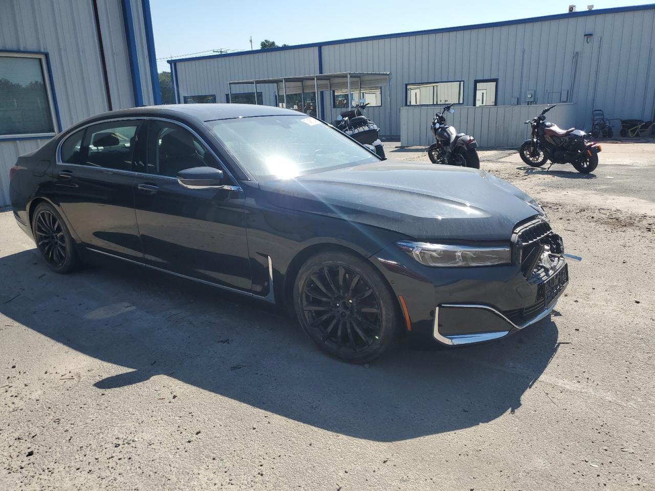 2022 BMW 740 Xi - Image 4