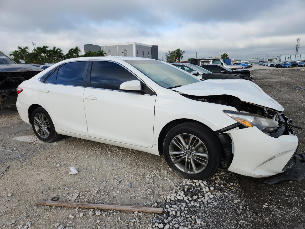 2017 Toyota Camry Le - Image 4