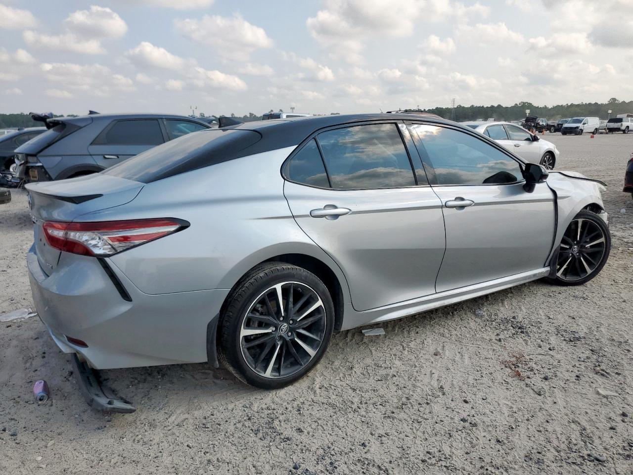 2019 Toyota Camry Xse - Фото 3