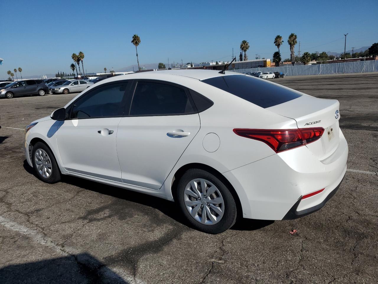 2021 Hyundai Accent Se - Фото 2