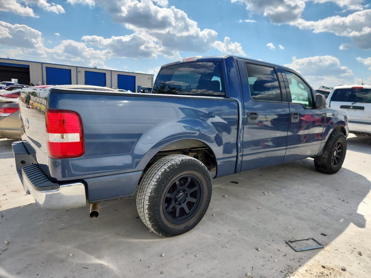 2004 Ford F150 Supercrew - Image 3