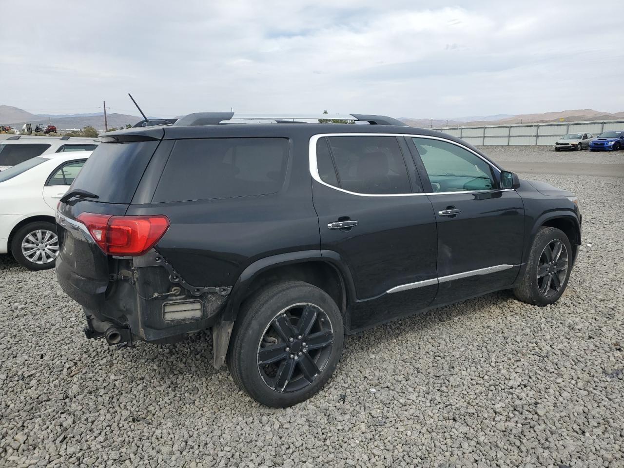 2017 GMC Acadia Denali - Фото 3