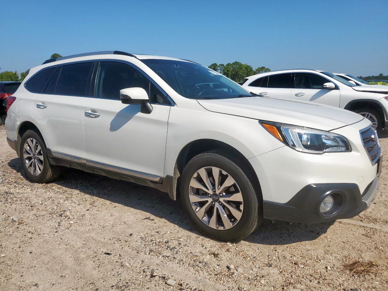 2017 Subaru Outback Touring - Image 4
