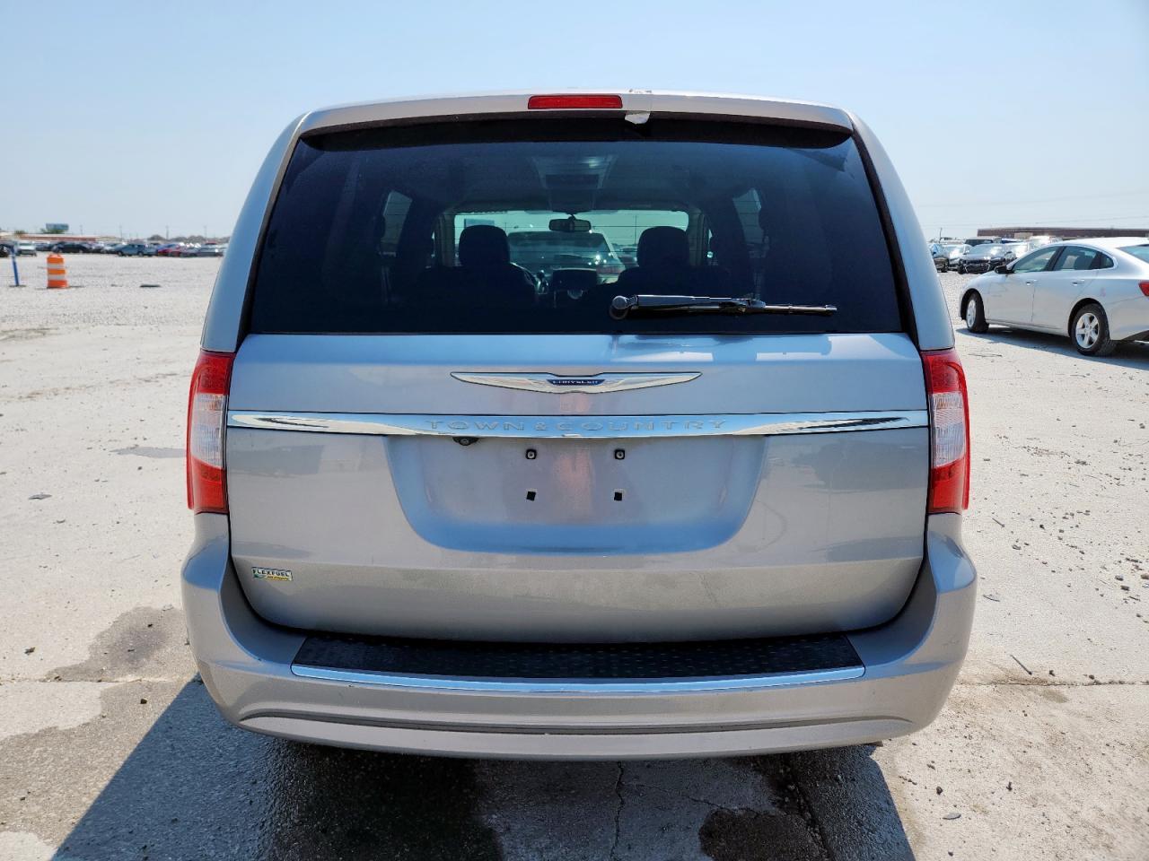 2016 Chrysler Town & Country Touring - Фото 6