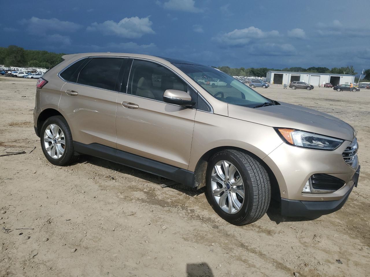 2020 Ford Edge Titanium - Image 4