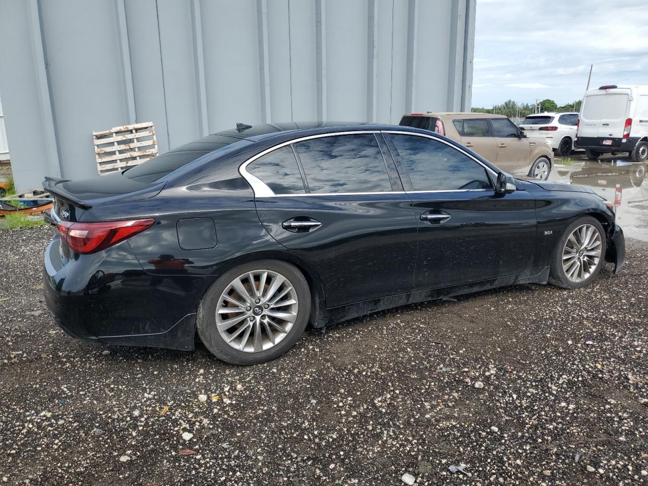 2018 Infiniti Q50 Luxe - Image 3