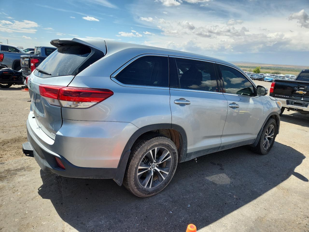 2019 Toyota Highlander Le - Фото 3