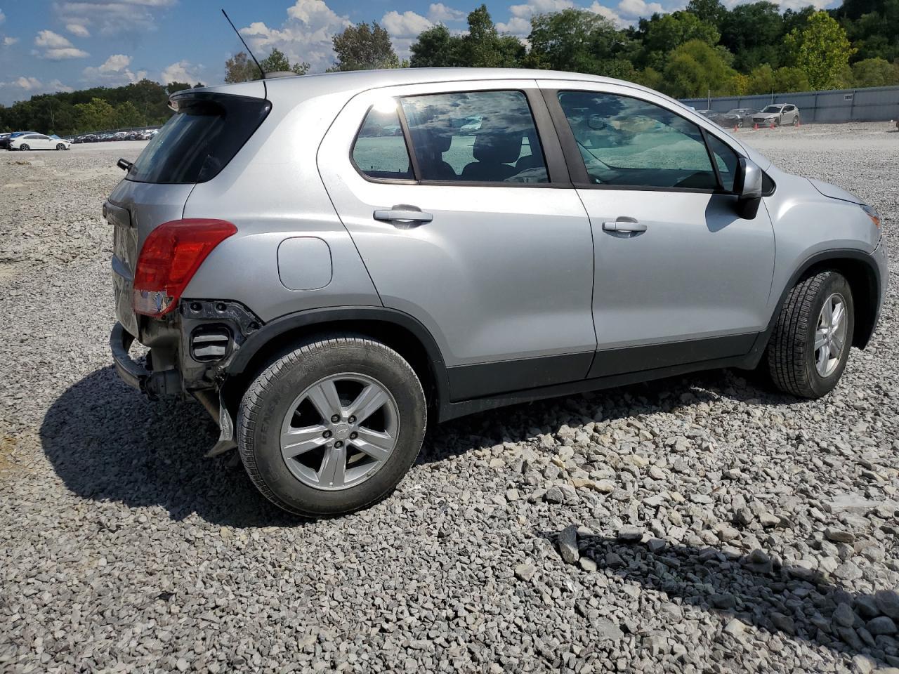 2019 Chevrolet Trax Ls - Image 3