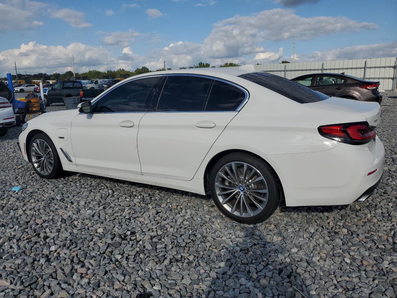 2023 BMW 530Xe - Фото 2