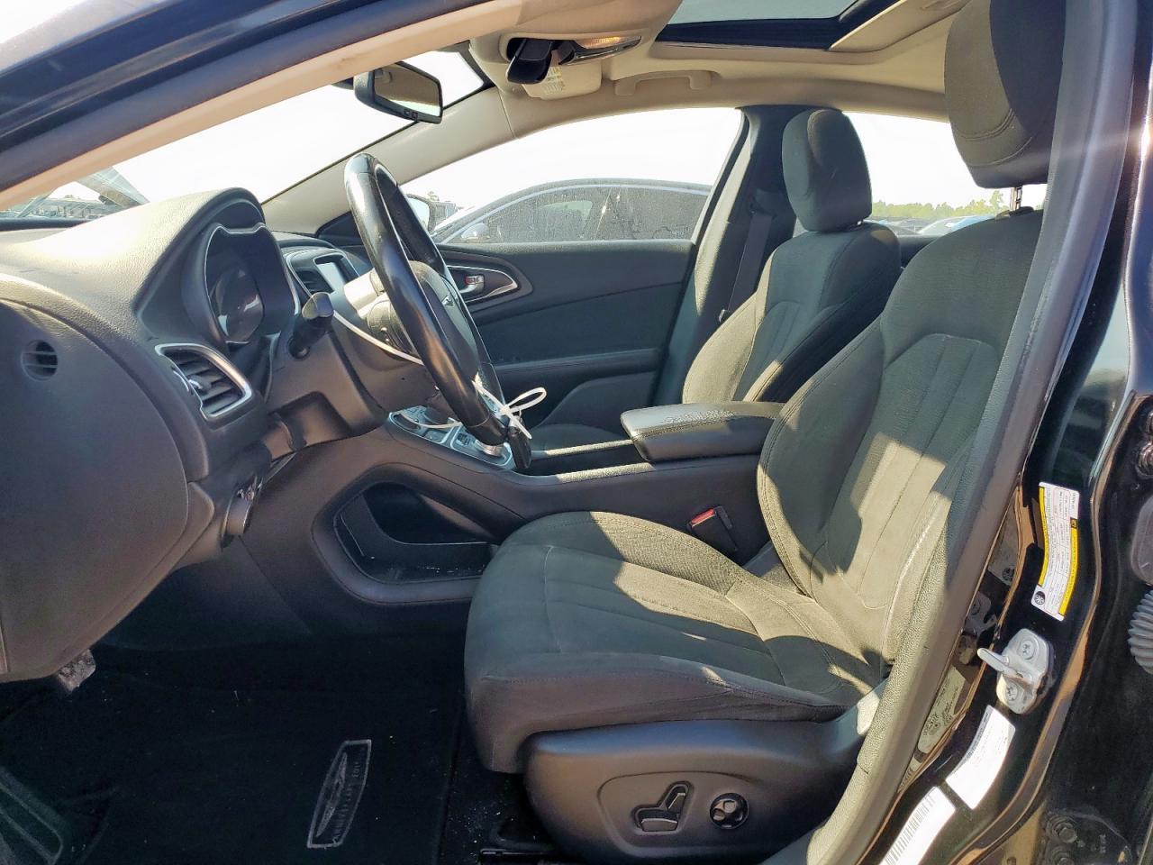 2016 Chrysler 200 - Image 7