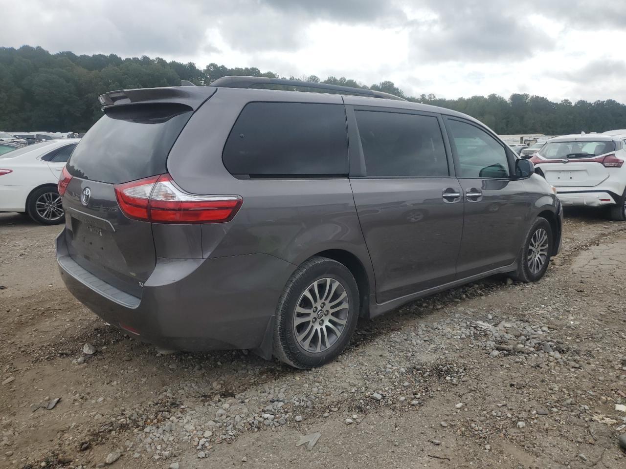 2019 Toyota Sienna Xle - Image 3