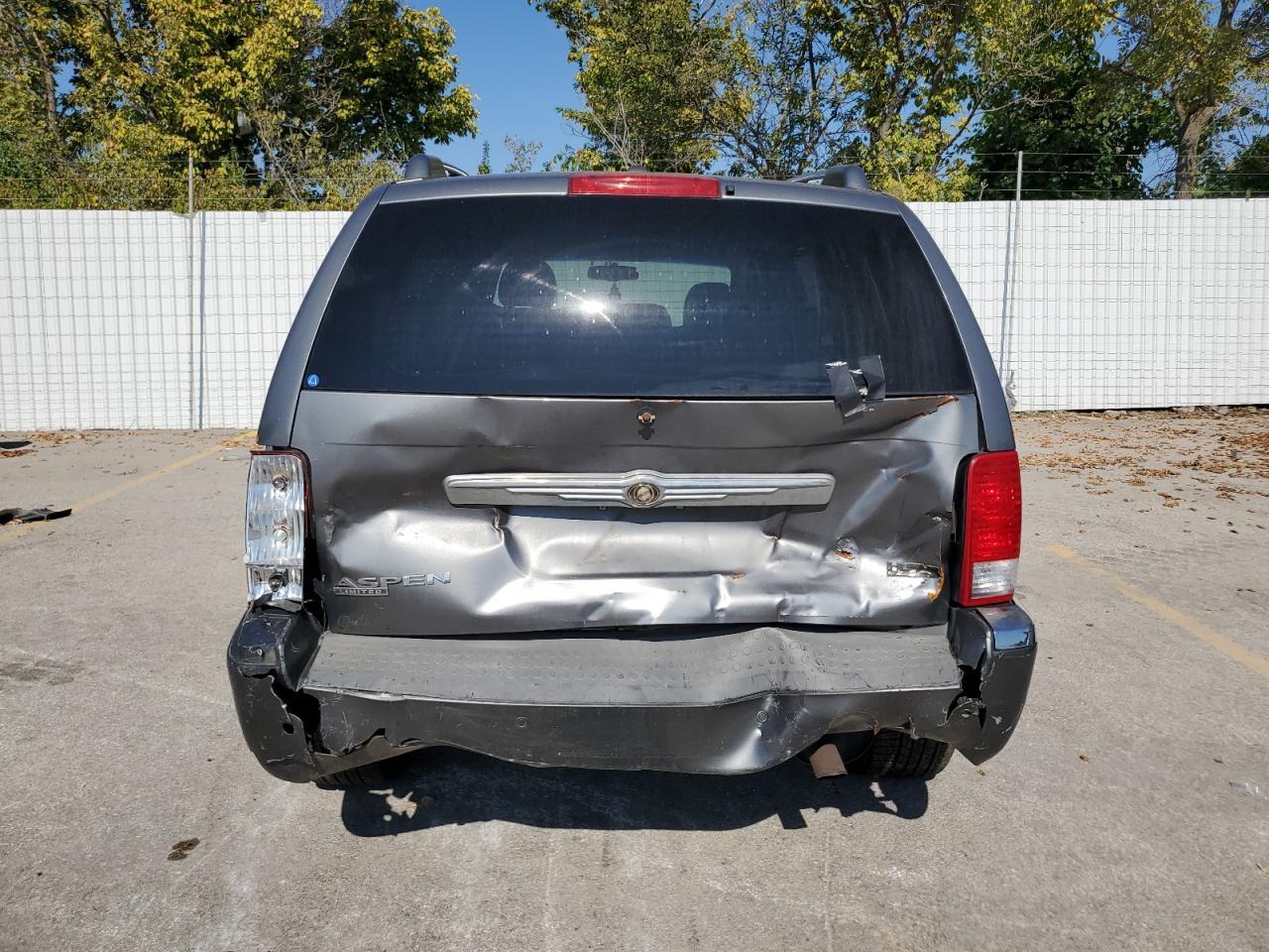 2007 Chrysler Aspen Limited - Image 6