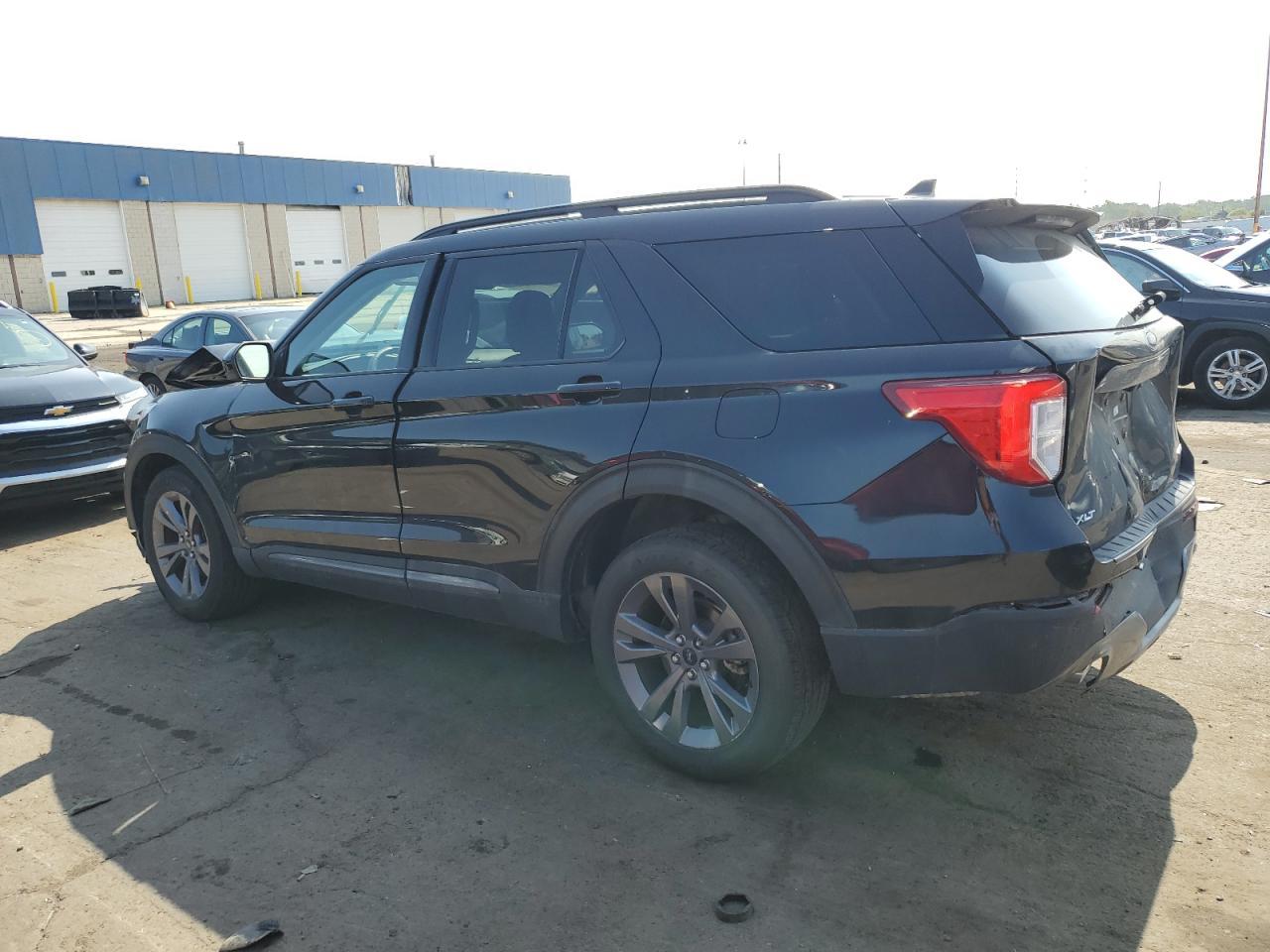 2023 Ford Explorer Xlt - Фото 2