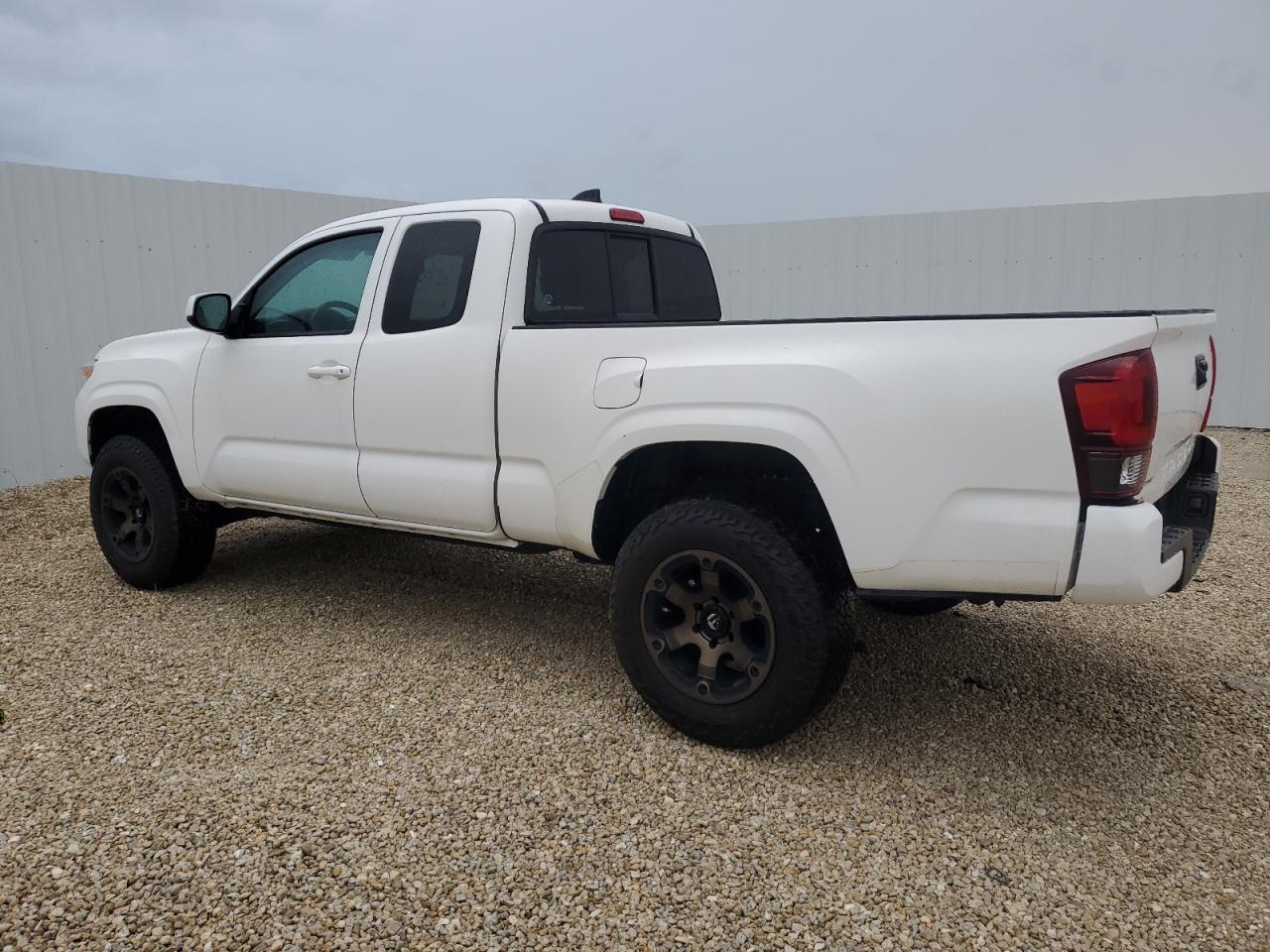 2021 Toyota Tacoma Access Cab - Image 2