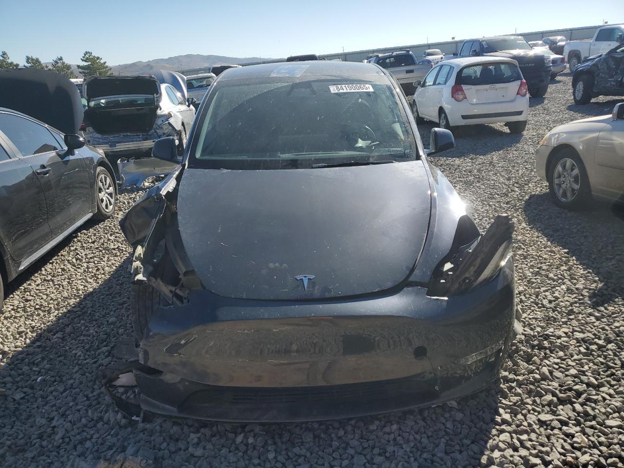 2025 Tesla Model Y - Фото 5