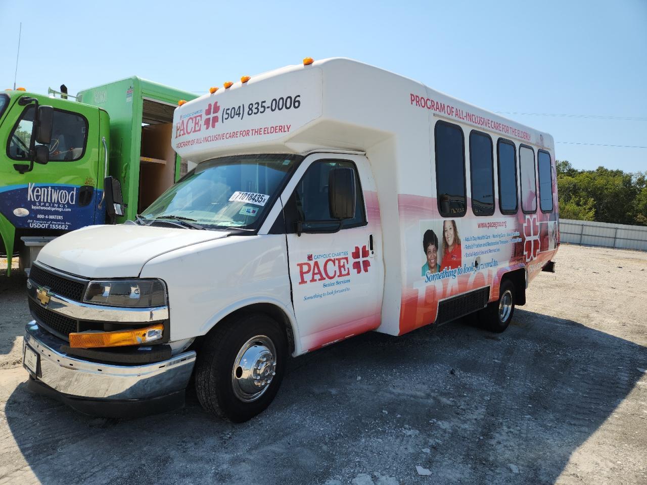 2019 Chevrolet Express G3 - Shuttle Bus - Фото 2