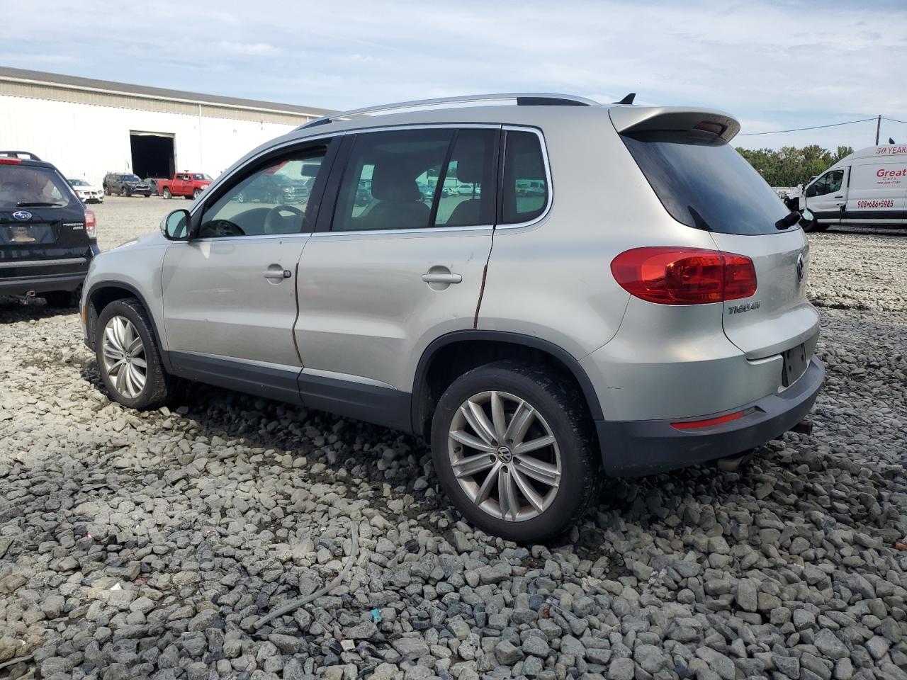 2013 Volkswagen Tiguan S - Фото 2