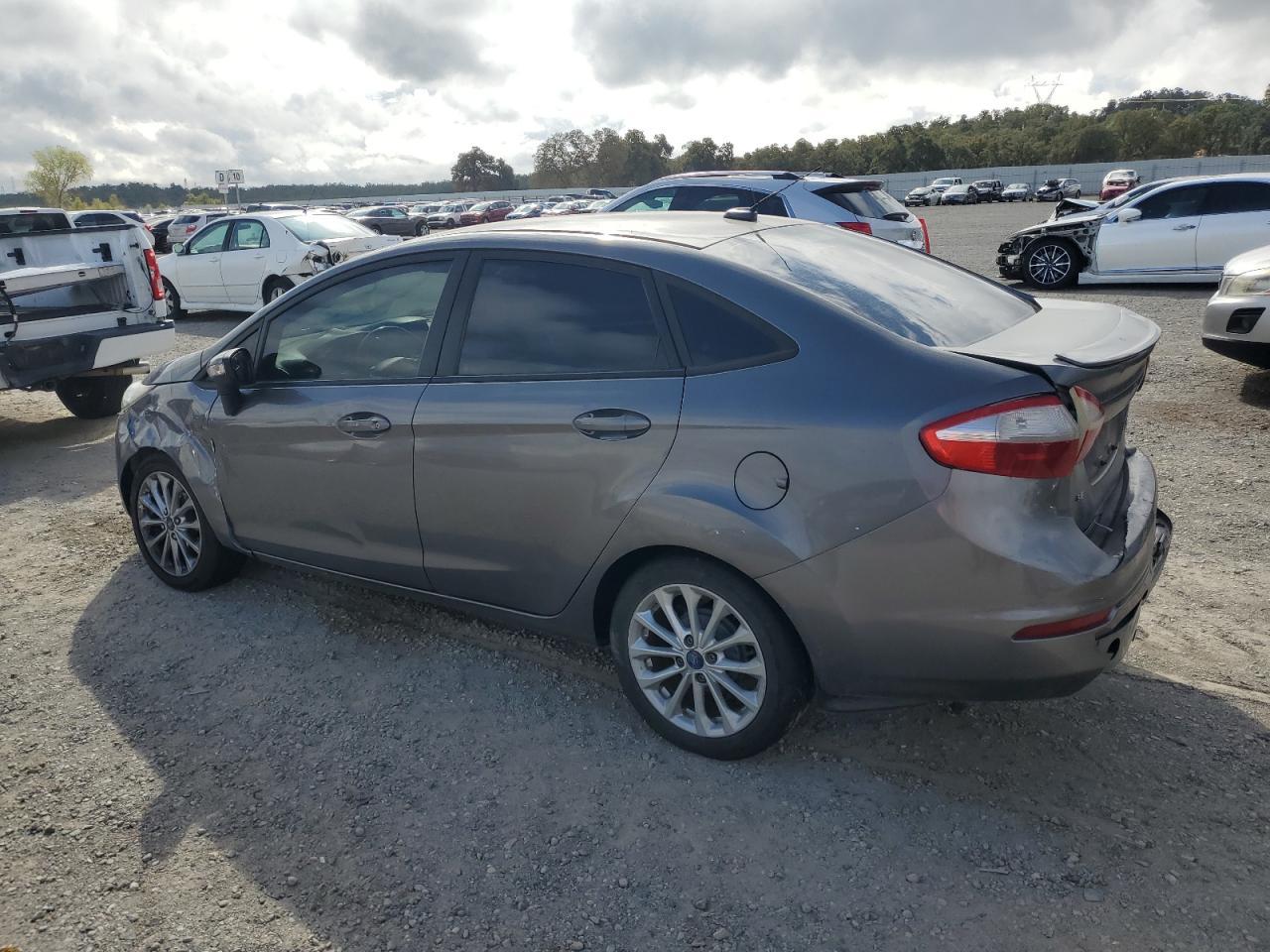 2014 Ford Fiesta Se - Фото 2